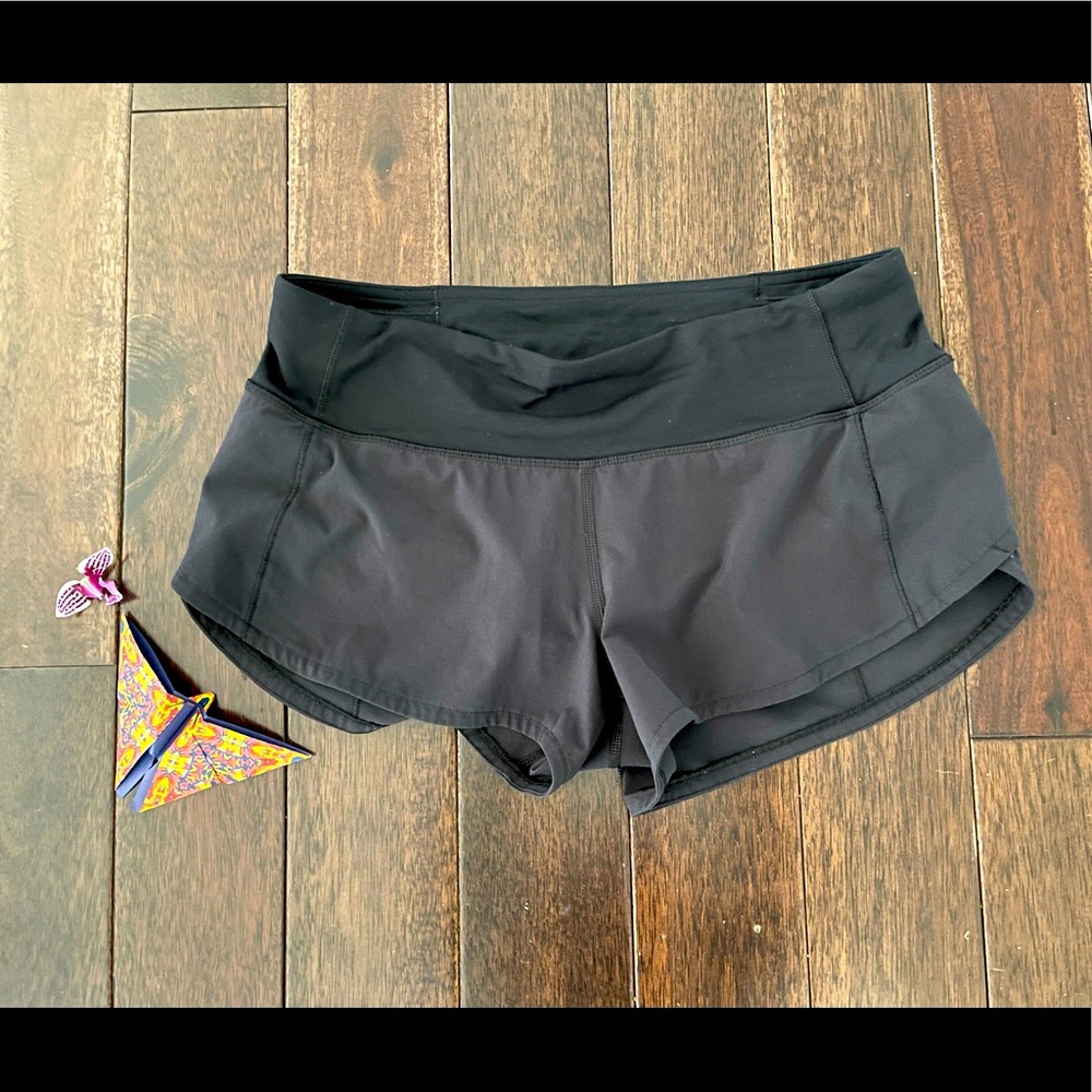 Black Lululemon Speed up shorts size 4 inseam 2.5